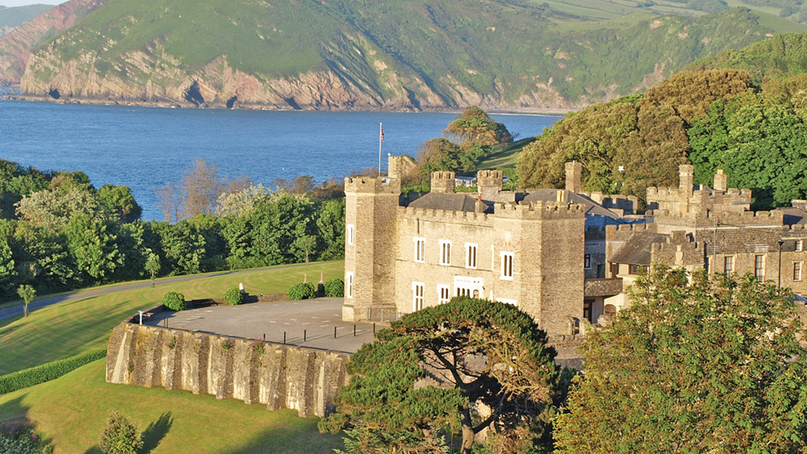 Hero Banner Castle